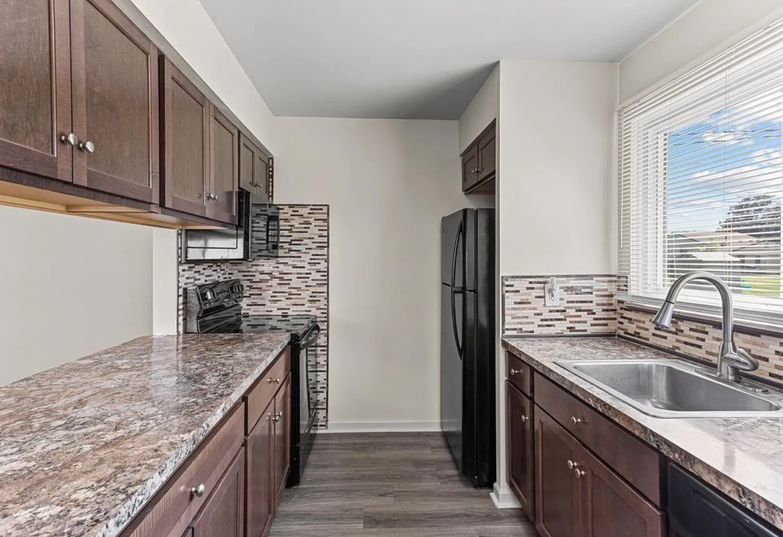 3 bed, 1.5 bath, 1356 sqft, $1,849 — Photo 3