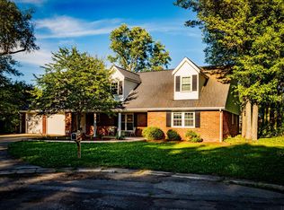 700 N Pin Oak Ln, Muncie, IN 47304