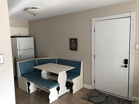 Keyless entry/ Kitchen