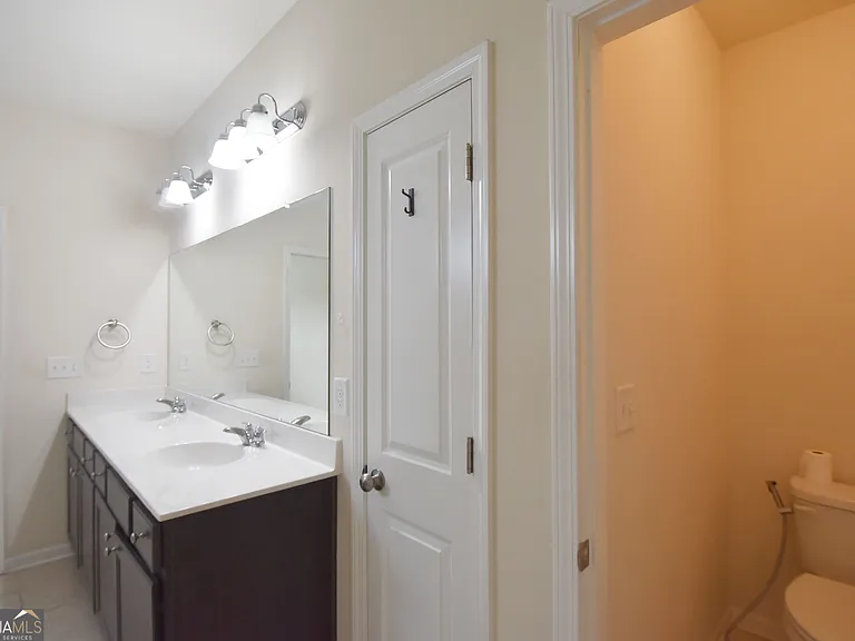 421 Southbridge Pass — Photo 36