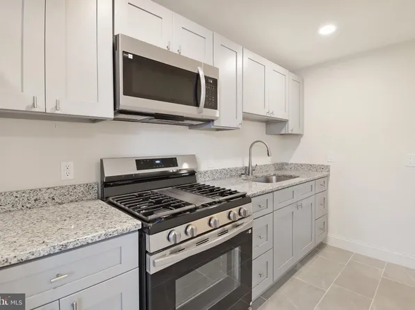 714 Surrey Ln, Glenolden, PA 19036