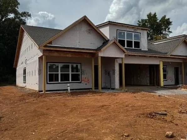 1418 Summer Meadow Dr, Powell, TN 37849