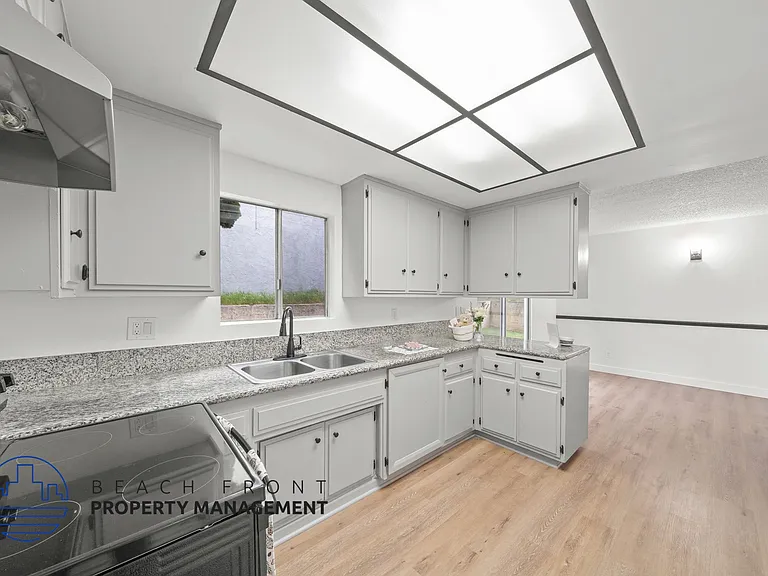 2511 Voorhees Ave — Photo 16