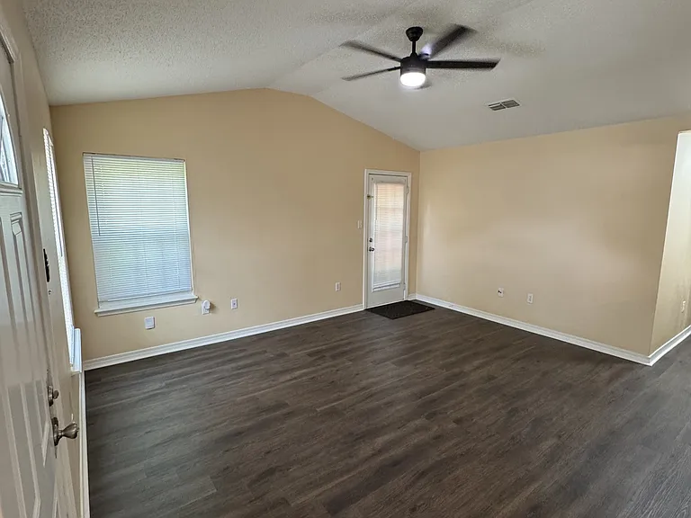 13401 Warren Dr — Photo 8