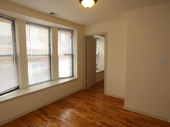 4th image of 4654 N Malden St #103