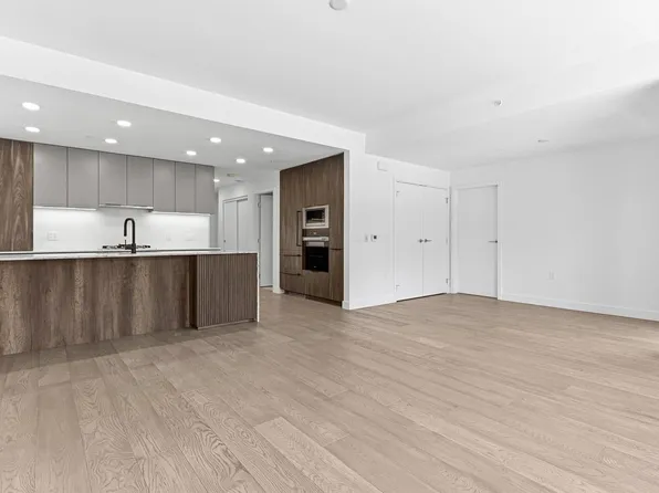 3590 W 39th Ave #203, Vancouver, BC V6N 4K8