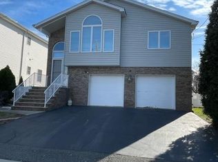 18 Charter Oak St, Wood Ridge, NJ 07075