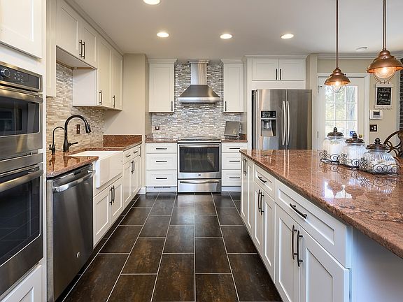 5th image of 517 Crafton Ave