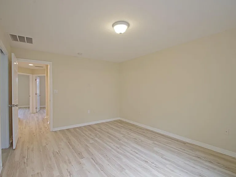 6009 SW 19th St — Photo 5