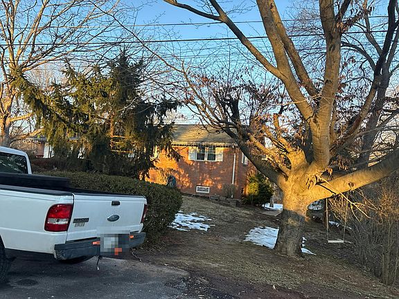 2nd image of 7407 Lake Dr