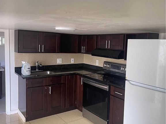 2nd image of 1525 Auld Ln