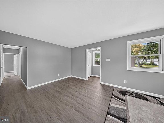 4th image of 127 Hunn Rd