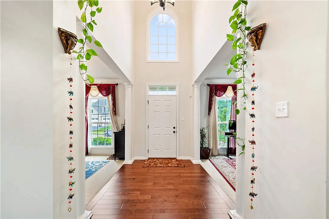 5 bed, 3289 sqft, $3,400 — Photo 3