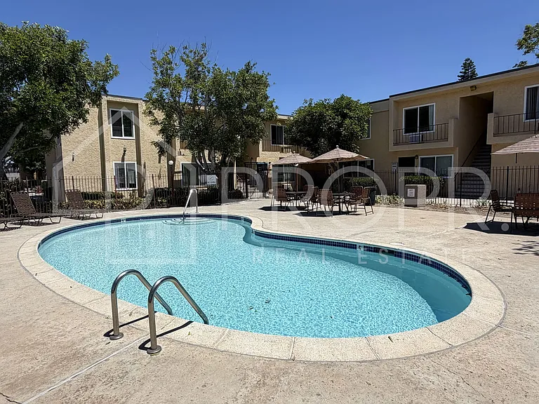3240 Olive St — Photo 23