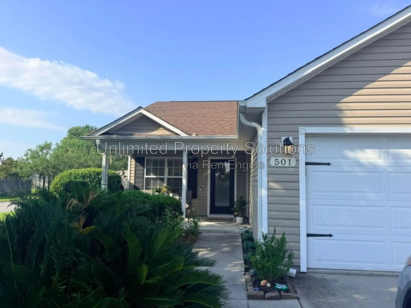 3 bed, 2.0 bath, 1435 sqft, $2,200 — Photo 3