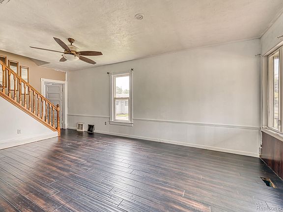 4th image of 349 Monroe St