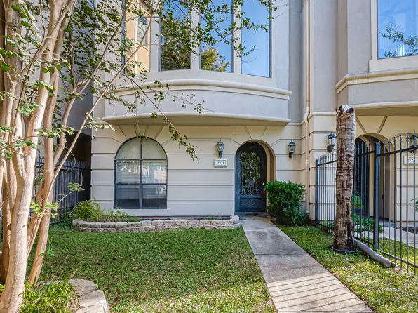 2721 Austin St, Houston, TX 77004
