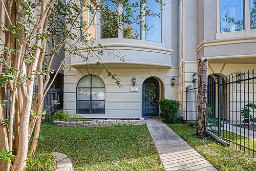 2721 Austin St Photo 1