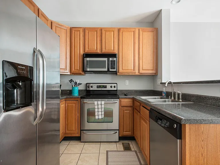 979 Bay Tree Cir #203 — Photo 3
