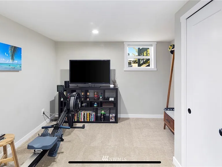 5018 35th Ave NE — Photo 13