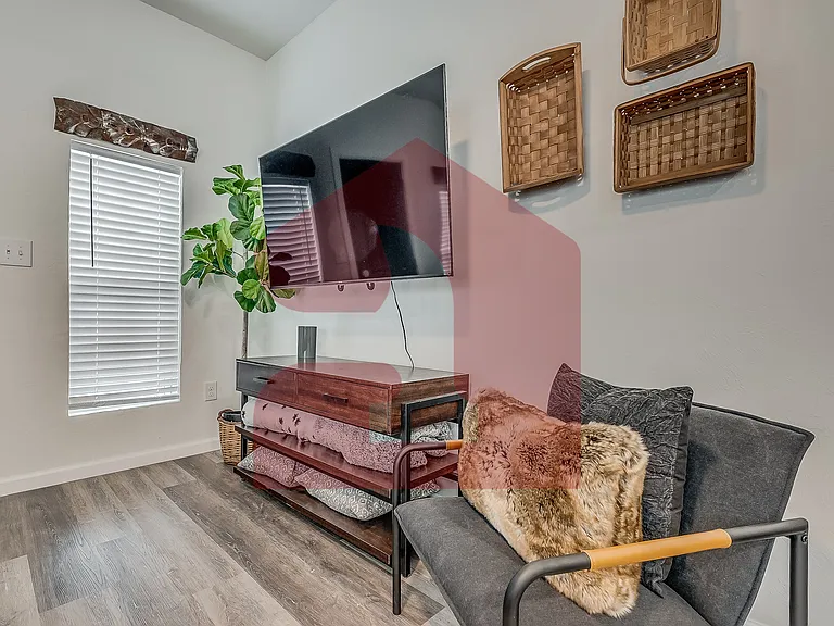 208 E Mosier St — Photo 16