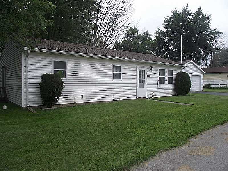 2nd image of 272 E Elm St