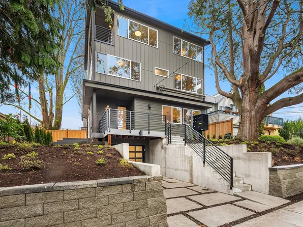 8825 Ashworth Avenue N, Seattle, WA 98103