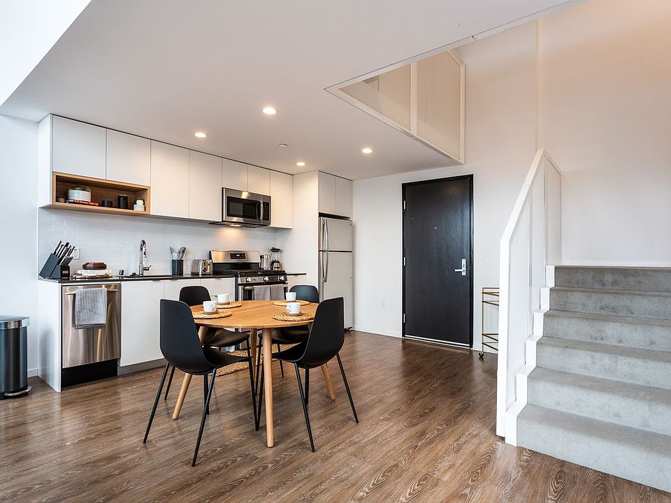 1st image of 1737 N Las Palmas Ave #606