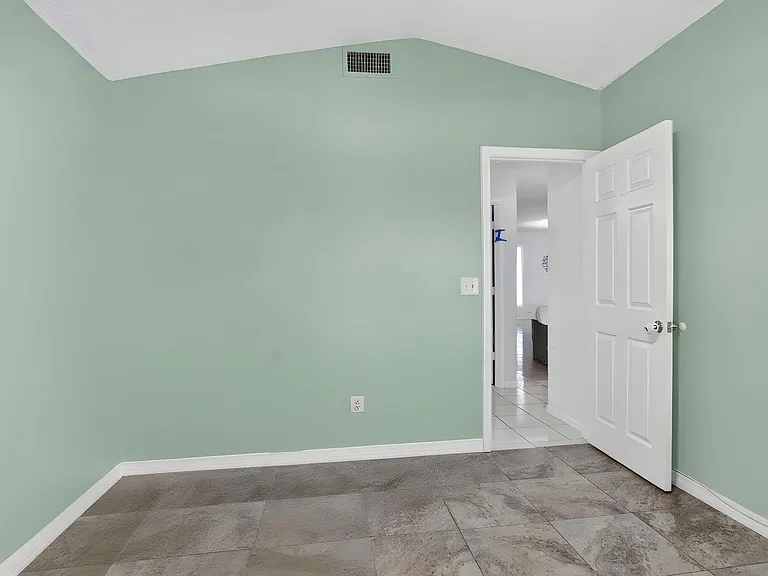 7690 Solimar Cir — Photo 22
