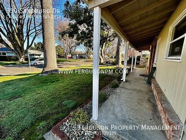 350 Sandburg Dr — Photo 24