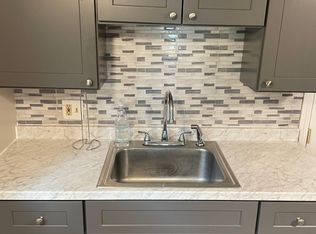 2 Floral Ave APT 4, Raymond, NH 03077