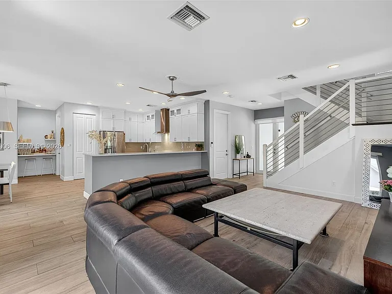 608 SW 15th St — Photo 9