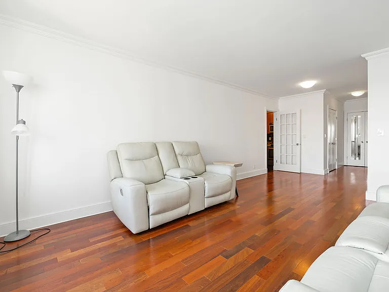 65 E India Row #19D — Photo 4