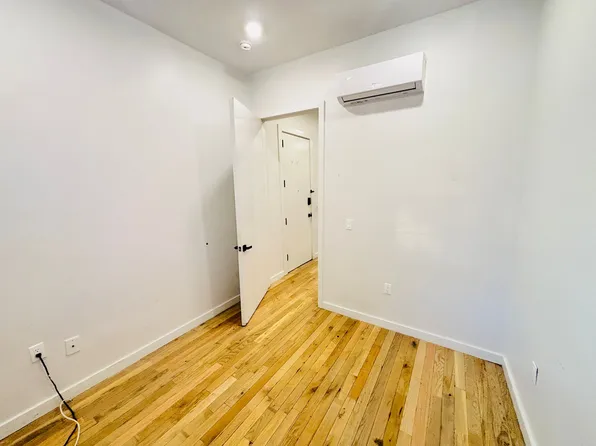 81 Stuyvesant Avenue image 7 of 16