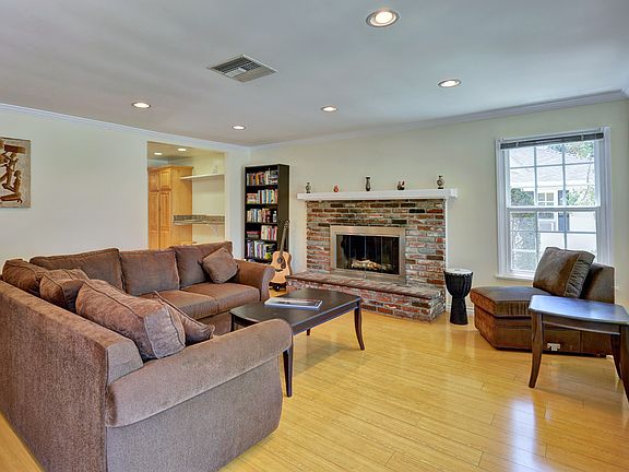 4th image of 11326 Stevens Ave