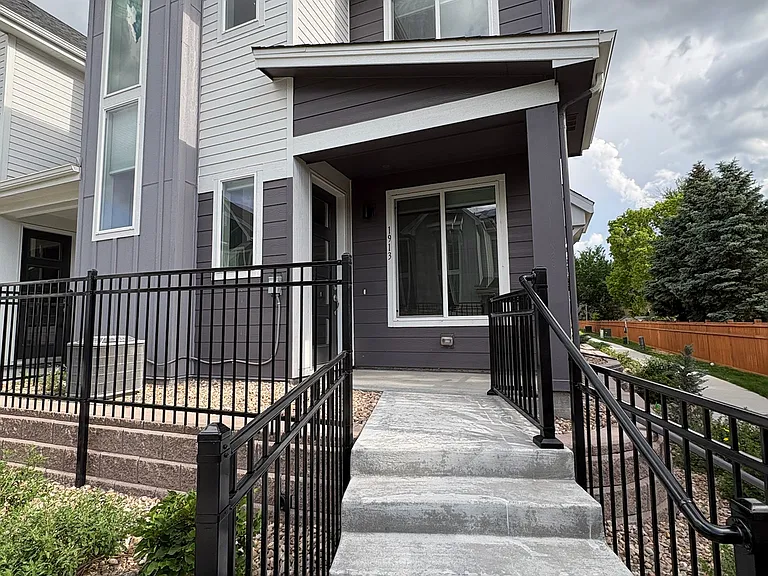 1913 S Poplar Ct — Photo 1