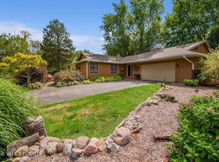 77 Timberlake Dr, Barrington, IL 60010