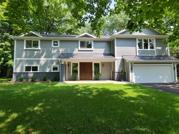 28 Melrose Ln, Lincolnshire, IL 60069