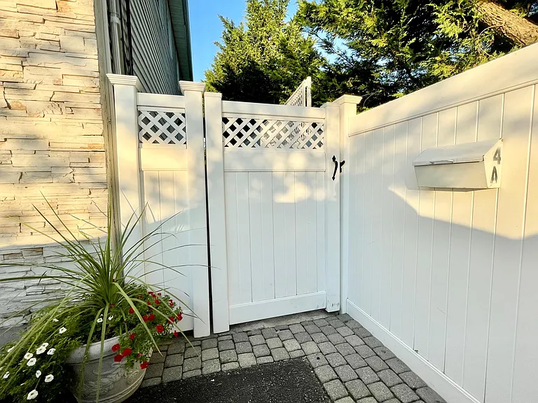 4 Ashwood Rd #A — Photo 1