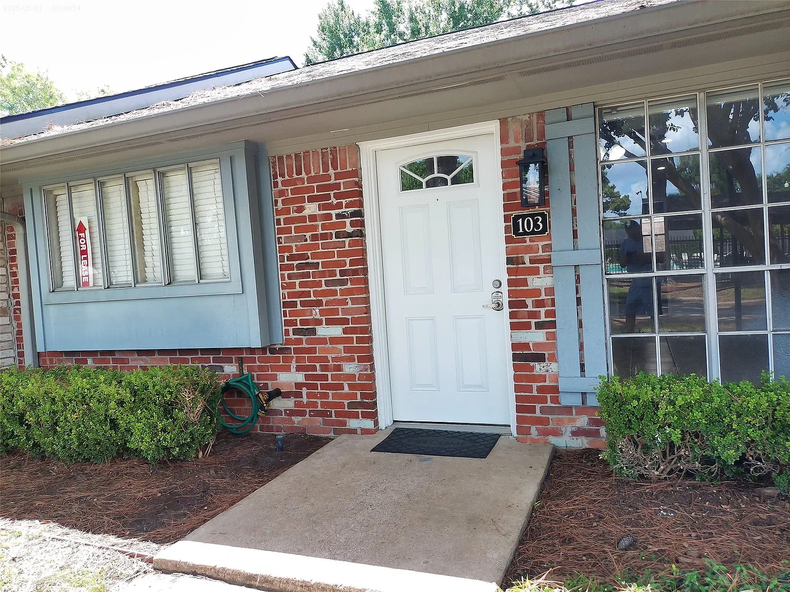 2 bed, 1.5 bath, 960 sqft, $1,575 — Photo 2
