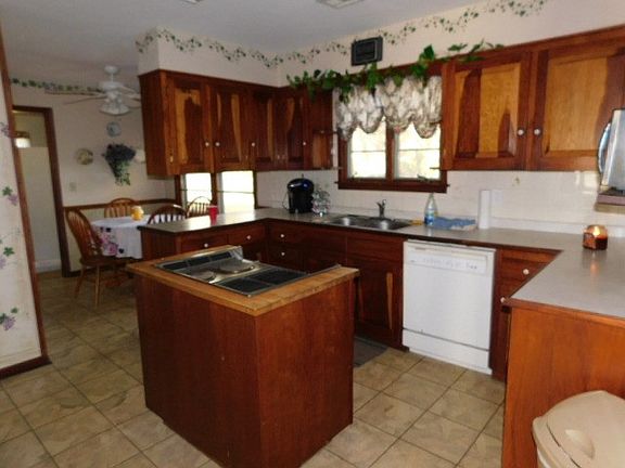 5th image of 456 W 510th Ave