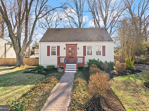 2nd image of 4027 Maple St