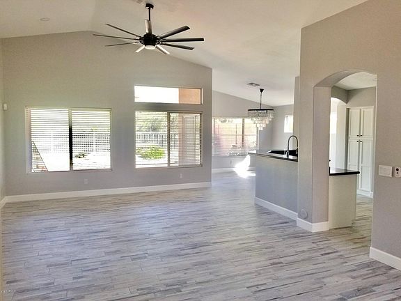 3rd image of 4610 E Thorn Tree Dr