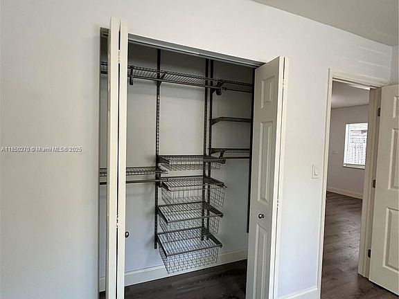 5th image of 3156 Mary St APT C