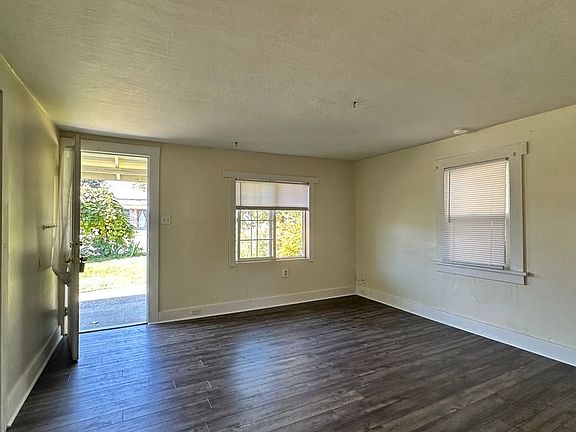 3rd image of 1007 Walker Ave