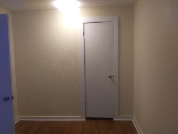 5th image of 617 E Avenue C