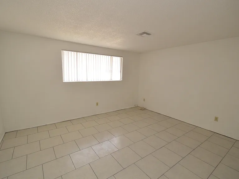 1809 S Van Buren Ave — Photo 8