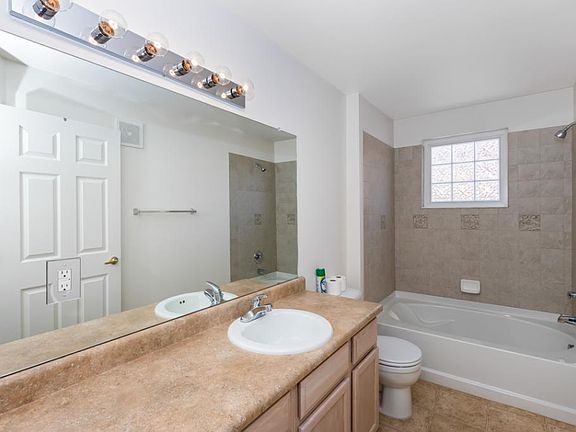 2nd image of 806 Lucca Dr