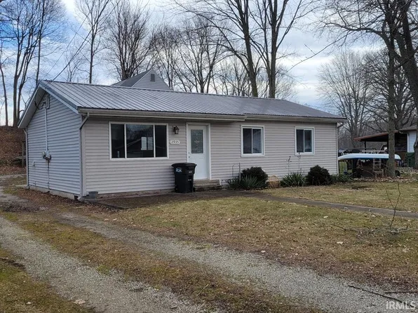 2935 E Skinner Lake Dr N, Albion, IN 46701