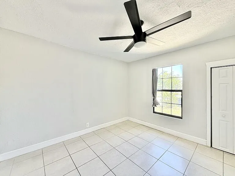2425 Auburn St S — Photo 29